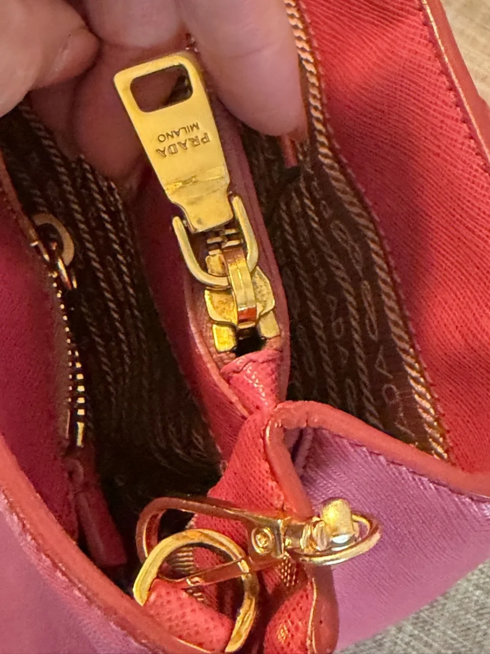 EUC Prada Pink Saffiano Leather Gold 50 in Crossbody Handbag Bow Charm dust bag - Picture 10 of 17